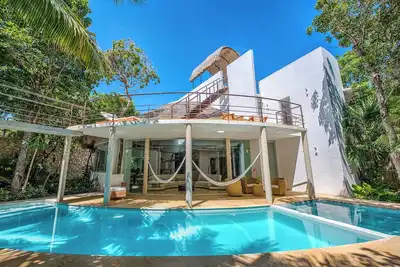 Image de Create Your Own Serene Experience at this Private Luxury Villa