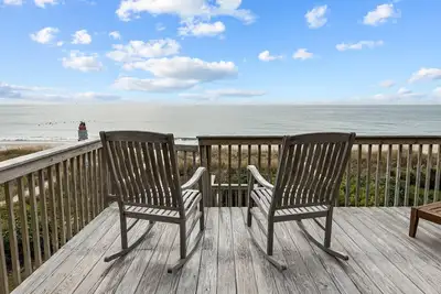 Image de Bryant Cottage-Oceanfront Home in Pine Knoll Shores, Nc