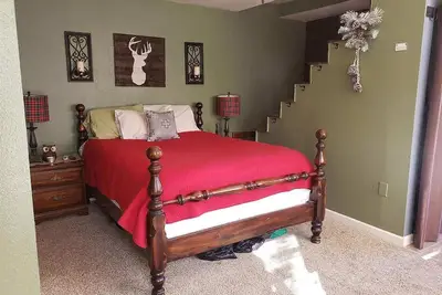 Image de 2 story tiny house ready for your retreat in the woods. 4x4 and horses welcome!