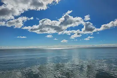 Image de Paradise found in this charming 2-bedroom house on Lake Erie Waterfront