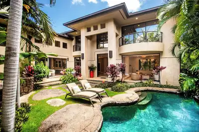 Image de Pili Pono by Gather: Elegant Honolulu Retreat w/ Pool & Private Oasis