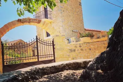Image de Pyrgos Fassea Kardamyli Tower: A Luxury historical towerhouse.