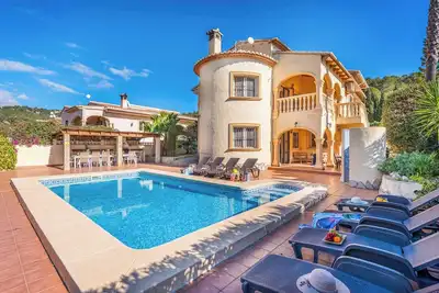 Image de Villa Comodo - Six Chambres Villa, Couchages 14