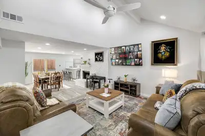 Image de Frisco 4-bedrooms Getaway Hometel with Spa and Outdoor Kitchen