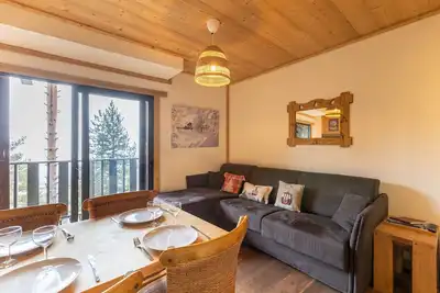 Image de Les Cariolettes - Vue montagne et jardin