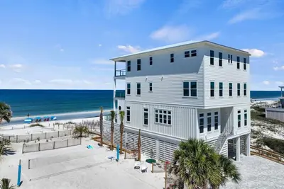 Image de Hawk's Nest: Luxurious 9 Br Beachfront Mansion | Infinity Pool | Hot Tub | Indoor Slide | Sleeps 27!