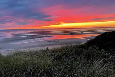 Image de Family-friendly Oasis Steps from Kingsbury Beach