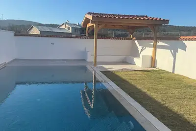 Image de 2-bedroom villa in charming Uzunkuyu urla with private pool Ac, WiFi brand new