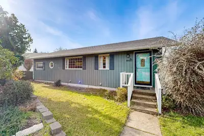 Image de Cozy family-friendly home with game room, valley views, private hot tub, grill