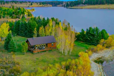 Image de *Aspen Pointe*Waterfront Cabin on Henry's Lake