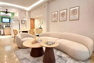 Image de Casa Veda Apt 2: 3bd/1ba in the heart of San Juan. With generator & cistern. Walk to beaches, La Placita, Club 787, Bellas Artes & more. 5 min to Plaza Las Américas, 10 min to Old San Juan & airport. Fits up to 6 guests.