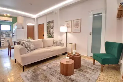 Image de Enjoy peace of mind in this beautiful 3-bedroom, 1-bath apt in the heart of San Juan. Casa Veda is equipped with a powerful generator and water cistern, guaranteeing you’ll never experience a blackout or be without water during your stay. Sleeps 6.