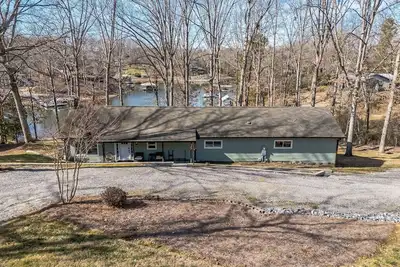 Image de New! Spacious Hidden Paradise at Lake Norman