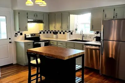 Image de Charming 1920s Restored Bungalow