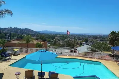 Image de Stylish Relaxation-Panoramic Views-Private Oasis!
