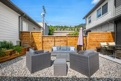 Image de Mountain Haven | Fenced Backyard | Downtown | A/C