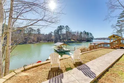 Image de Lakefront Lookout Shoals Getaway w\/ Table Games!