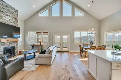 Image de Newly Built Home w/ Mtn Views in Black Mountain!