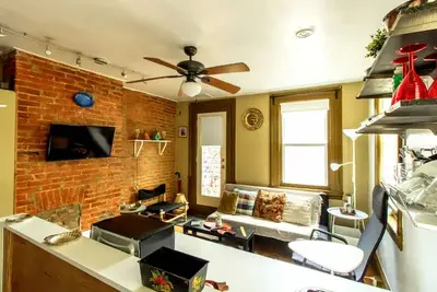 Image de La Pequeña 1br apartment in trendy Fishtown with Ac, W/D, PrivateDeck, fast WiFi