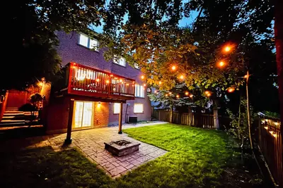 Bright and Modern 2br Apartment, Adventure-Local Delights Await! Family & Group