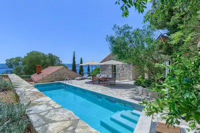 Image de Villa Eden - deux charmantes maisons en pierre avec vue sur la mer