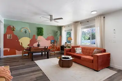 Image de New 3br/2ba: Private Hot Tub + Shared Pool, Sauna & Outdoor PingPong 1Hr to Zion