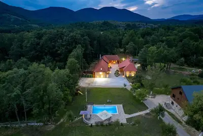 Image de Superbe maison Ă Gracac avec sauna