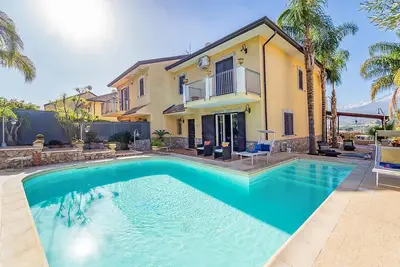Image de Belle maison à Trappitello avec WiFi