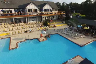 Image de Poconos Cabin with Woodland View- Private Ski Runs