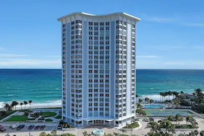 Image de Lovely 2-bedroom condo with oceanview and balcony in West Palm Beach