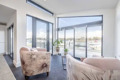 Image de Luxury 2bdr 2ba Lodge with Hot Tub in Windsor Marina