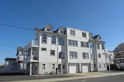 Image de 3 Houses from the Beach!
