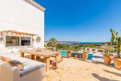 Villa 'Blauet' avec vue sur la mer, Wi-Fi et climatisation