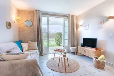Image de Appartement 'Charmant Logement' avec piscine partagée, terrasse privée et Wi-Fi