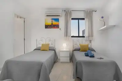 Image de Chambre '102' avec Wi-Fi et climatisation