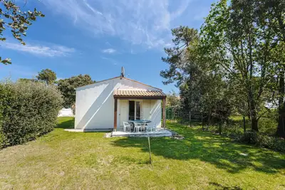Image de Charmante Maison Indépendante avec Terrasse, Jardin, Vue sur Mer et Garage à 10 Min des Plages