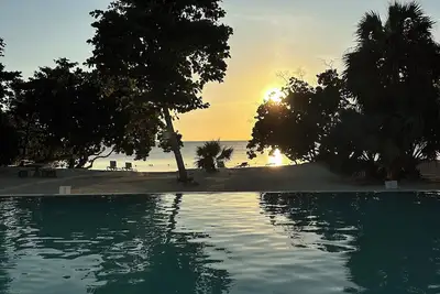 Image de Beachfront Townhome at Little Bay Country Club: Pool, Beach, Backyard & More!