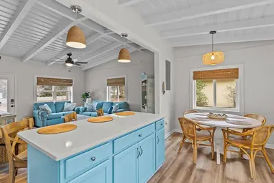Image de Experience coastal charm at Blue Haven, a cozy 3-bedroom home in Oak Island's West Beach