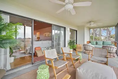 Image de Charming Newly Renovated 3-Br Home on Nautical Watch - Just steps to pool!