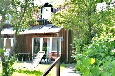 Image de Tie-friendly vacation home with garden and infrared sauna
