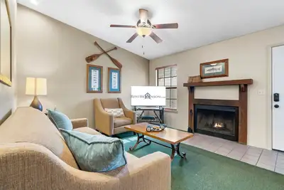 Image de Ozark Mountain Retreat w Free Attraction Tickets-Table Rock Lake Access-Fireplace