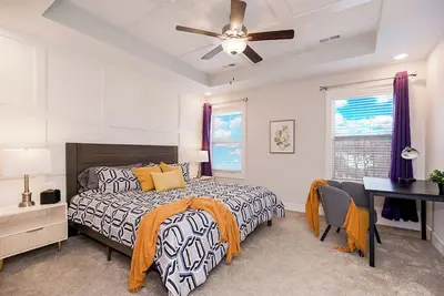 Image de It's a Grand Slam! Charming 3-bedroom townhome in brilliant Parkville!
