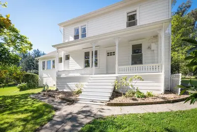 Image de Farmhouse Oasis on 3 acres in West Sonoma County. Centrally located