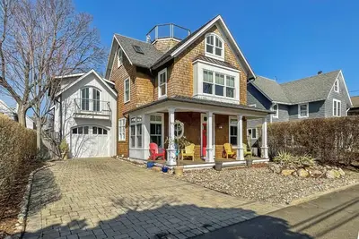 Image de Premier Branford Waterside Property - Rooftop Deck, kayaks, water views, private office, patio