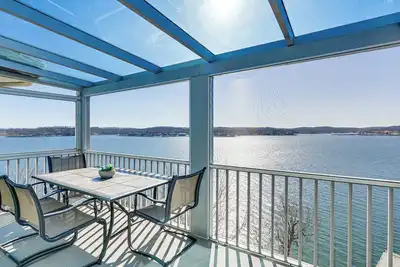 Image de Patio, Views & Pools: Lake of the Ozarks Condo!