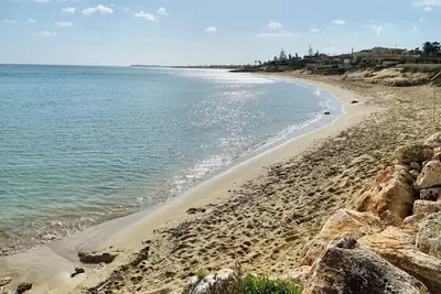 Image de Apartment with terrace overlooking crystal clear sea. Parking space. Pets allowed