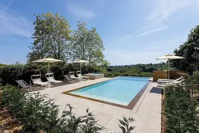 Image de Villa Albizia: A characteristic and welcoming four-story apartment that is part of a villa surrounded by the greenery, with Free Wi-Fi.