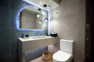 Image de Short walking distance from the center of the city and the shopping area.