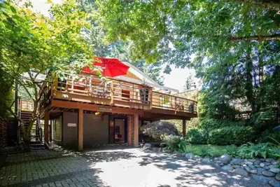 Image de Cozy Snug Cove Treehouse