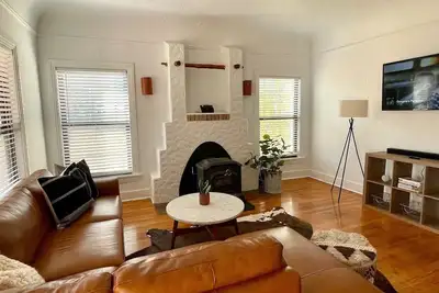 Image de Courthouse Corner - Beautiful adobe, pet friendly